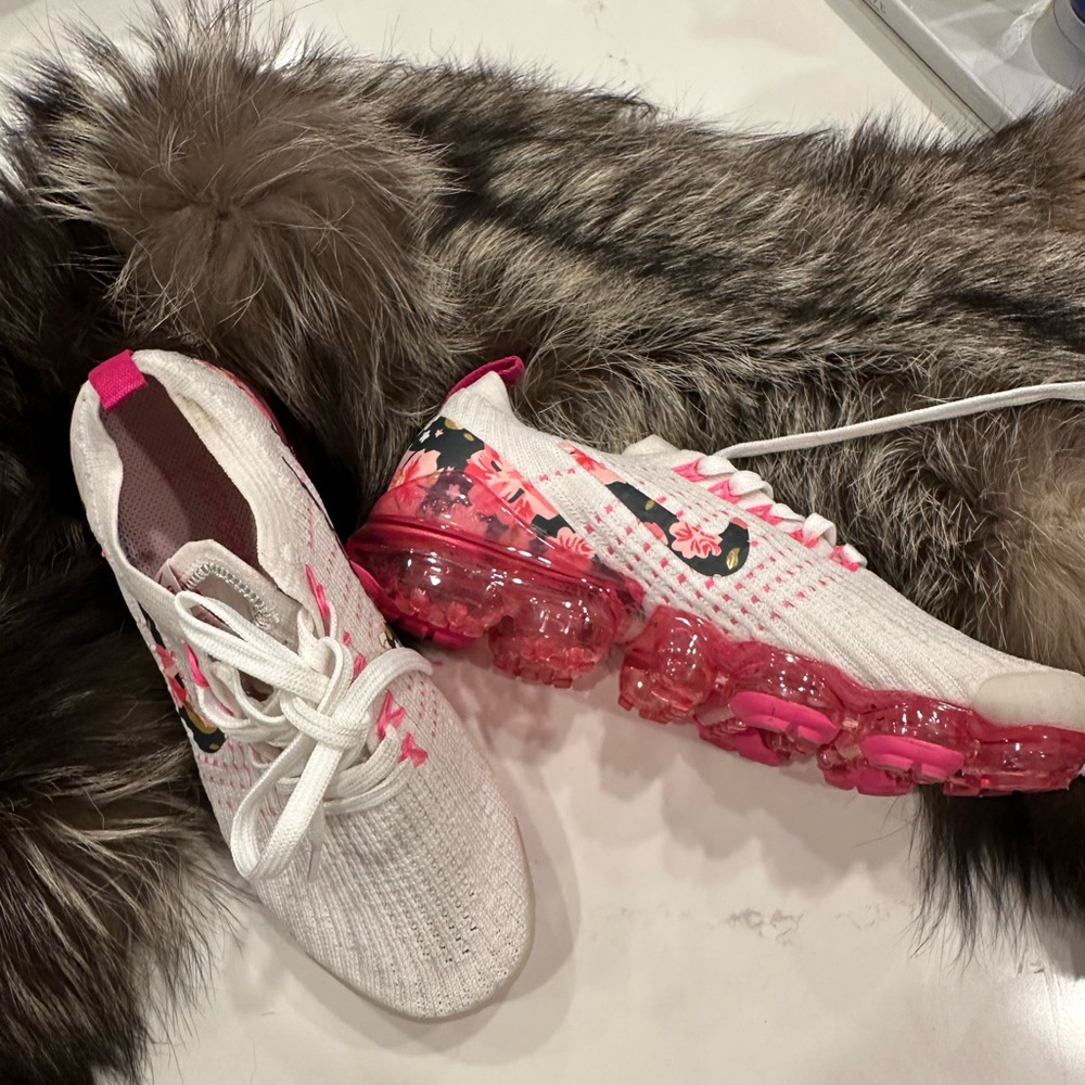 Stylish Pink Women's Sneakers
